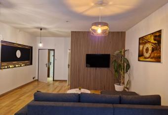 Maestria Apartament 1 allows 18 year olds to book a room