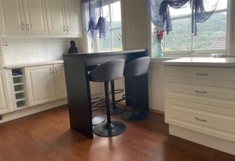 Flott stor leilighet p   Lundamo has Balcony rooms