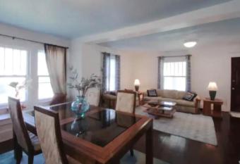 Mulberry Lane -2 BR 7 min Downtown 3min Airport has Balcony rooms