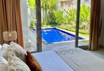 Villa Salamanca allows 18 year olds to book a room