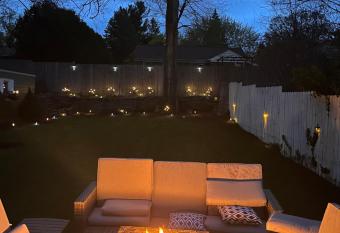 Cozy Cape Cod has Balcony rooms