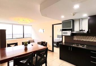 Suite de Lujo Minimalista has rooms with a private hot tub