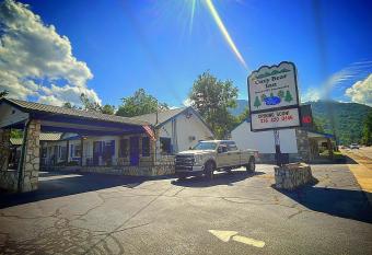 Cozy Bear Inn allows 18 year olds to book a room