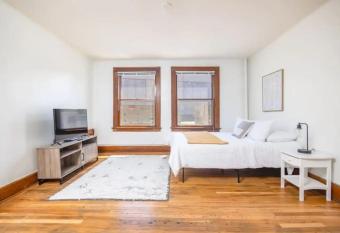 Beautiful 1 Bedroom Studio in Downtown Des Moines allows 18 year olds to book a room