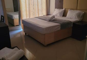 Guest House La Plaza allows 18 year olds to book a room