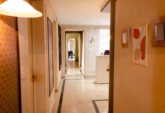 Houselyon has Balcony rooms