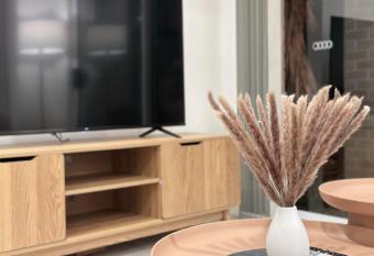 Theme Park Vacation Villa 3 Beds Pimpama has Balcony rooms