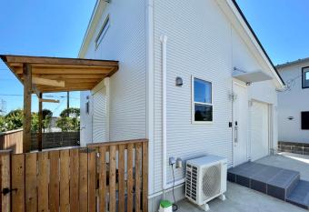 Surfside Cottage -                                            allows 18 year olds to book a room