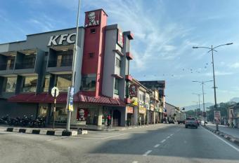 HOMESTAY ROOM DA TAPAH has Balcony rooms