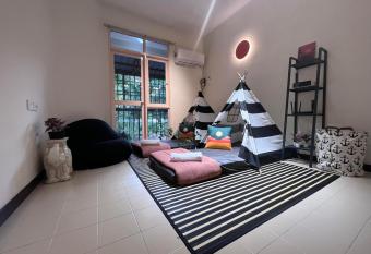 EE s Sunset House - Homestay 3 min walk to beach has Balcony rooms