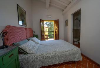 Agriturismo La valle allows 18 year olds to book a room