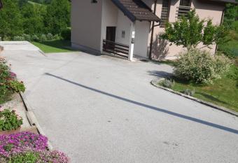 Guest House Tena has Balcony rooms