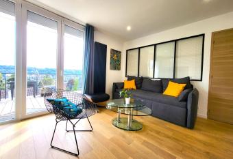 Le Panoramique - Appartement zen avec superbe vue has Balcony rooms