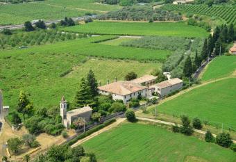Agriturismo Della Pieve allows 18 year olds to book a room