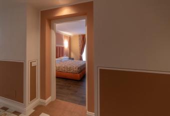 I Castagni allows 18 year olds to book a room