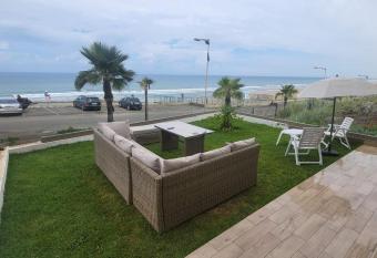 Appartement Plage des Nations Prestigia Front Mer avec grand Jardin has Balcony rooms