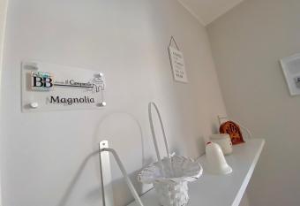 Dimora Il Campanile has rooms with a private hot tub