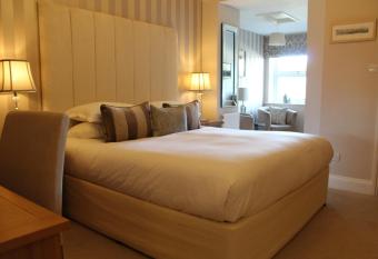 Camelot Guest House allows 18 year olds to book a room