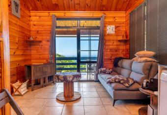 The Cosy Chalet Mahinarama wPool has Balcony rooms