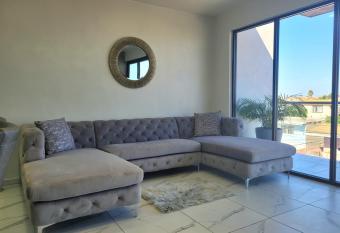 Comfort Apt 2 BR Kitchen Min from downtown has Balcony rooms