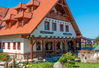 HOTEL LEYLA allows 18 year olds to book a room