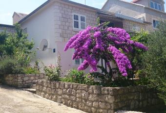 Apartments Laura has Balcony rooms