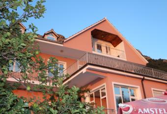 Villa Duka has Balcony rooms
