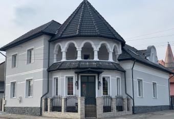The Corner House has Balcony rooms
