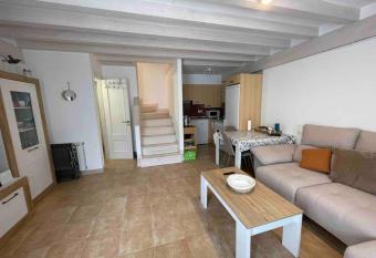 Casa en la monta  a con piscina de temporada has Balcony rooms