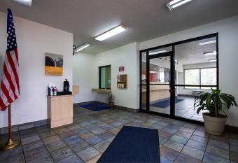 Super 7 Inn Tupelo has Smoking rooms