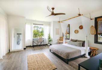 The Bamboo House has Balcony rooms