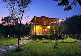 Luxury Cottage, Peaceful Getaway - Bangalore/Hosur has Balcony rooms