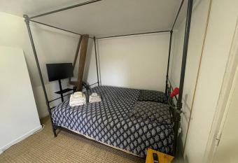 Chambre priv  e cosy has Balcony rooms