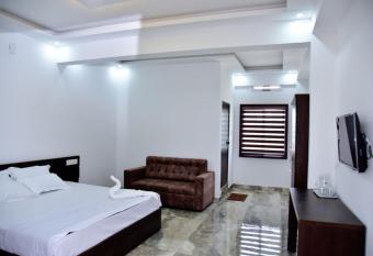Lavilla inn rooms and dormitory wayanad kambalakkad has Balcony rooms