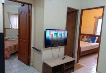 Mahardika Stay has rooms with a private hot tub