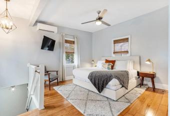 Spacious and Quiet One Block off King Street allows 18 year olds to book a room