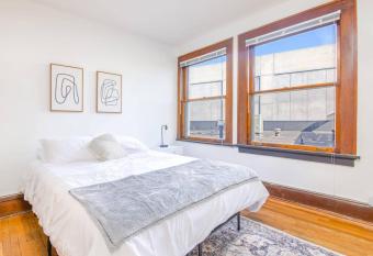 Spacious 1 BR Studio in Downtown Des Moines allows 18 year olds to book a room