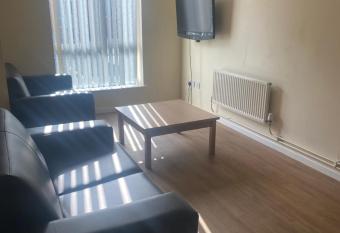 1 double bedroom allows 18 year olds to book a room