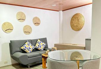 El apartamento perfecto en Bello allows 18 year olds to book a room