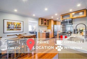 Hot Tub 2 Bed 2 Bath Downtown Napa Escape has rooms with a private hot tub