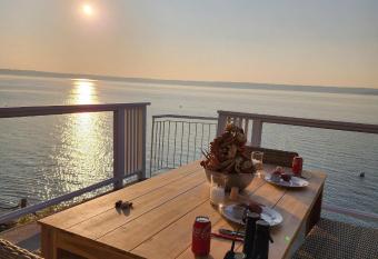 Warm Beach has Balcony rooms