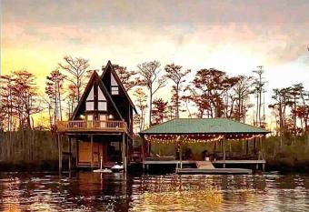 Secluded cabin on the water with jet skis, kayaks, & hot tub! Pet friendly has rooms with a private hot tub