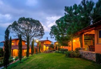 Caba  a Boutique con Jacuzzi allows 18 year olds to book a room