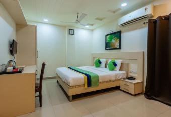 Treebo Trend Udyam Glory has Smoking rooms