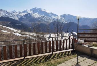 Il giardino sulle Piste allows 18 year olds to book a room