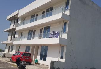 Vrinda Gateway Guest House has Balcony rooms