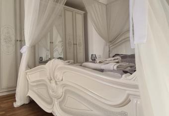 Maricom Home has rooms with a private hot tub