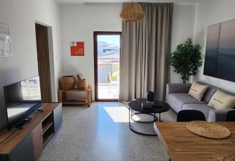 Adamandri Lodge - Prime Location allows 18 year olds to book a room