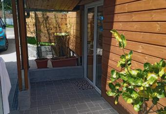 Le cerisier has Balcony rooms