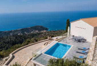 EMERALD AGIOS NIKITAS has Balcony rooms